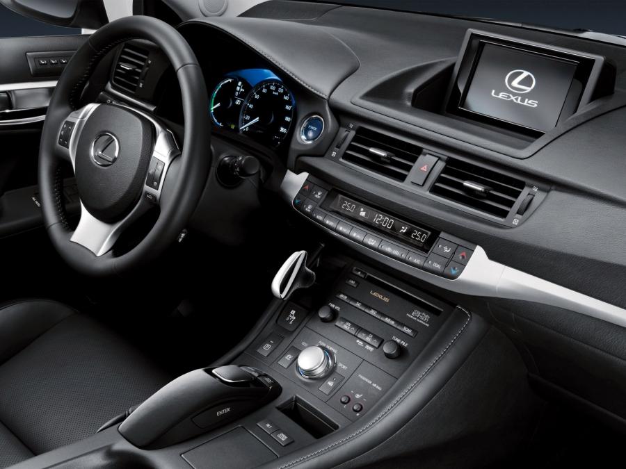 Lexus CT200h 2010 года  (EU) (фото 3 из 15)
